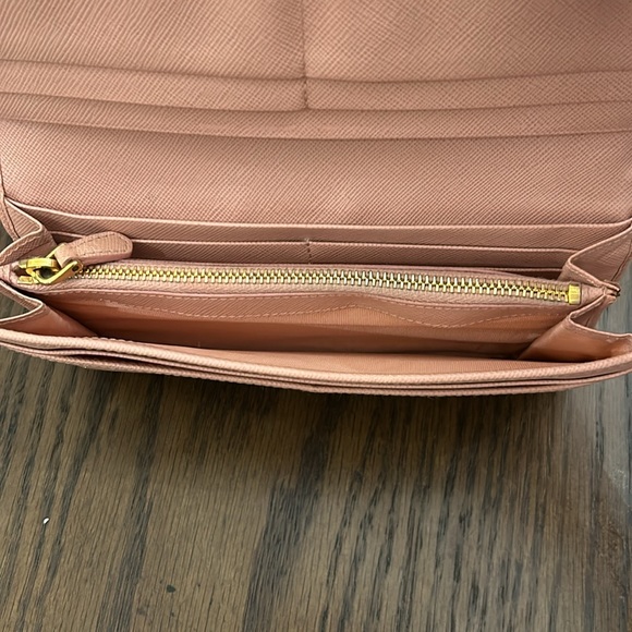 Prada wallet pre-loved in great condition pink with authentication certificates - Picture 4 of 17